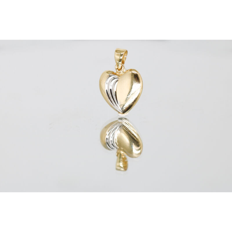 Szív alakú finoman mintázott arany medál