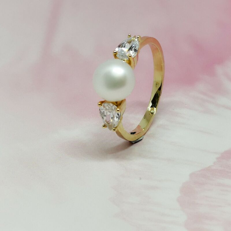Elbűvölő 14 karátos arany gyűrű, tenyésztett gyönggyel 